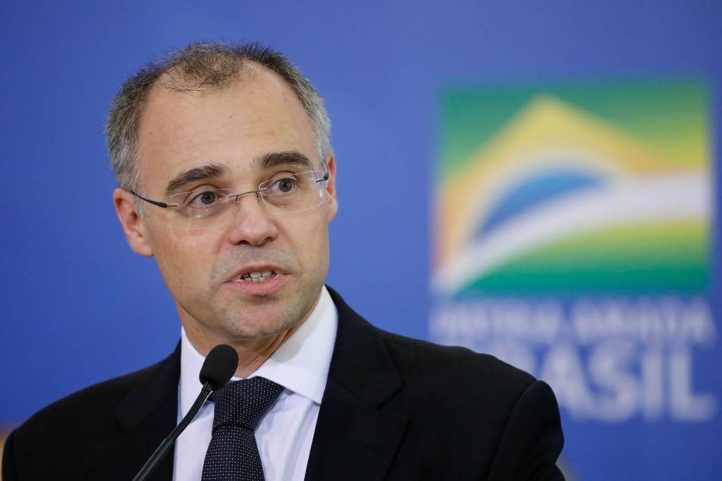 Ministro da Justiça bate de frente com subprocurador-geral do TCU
