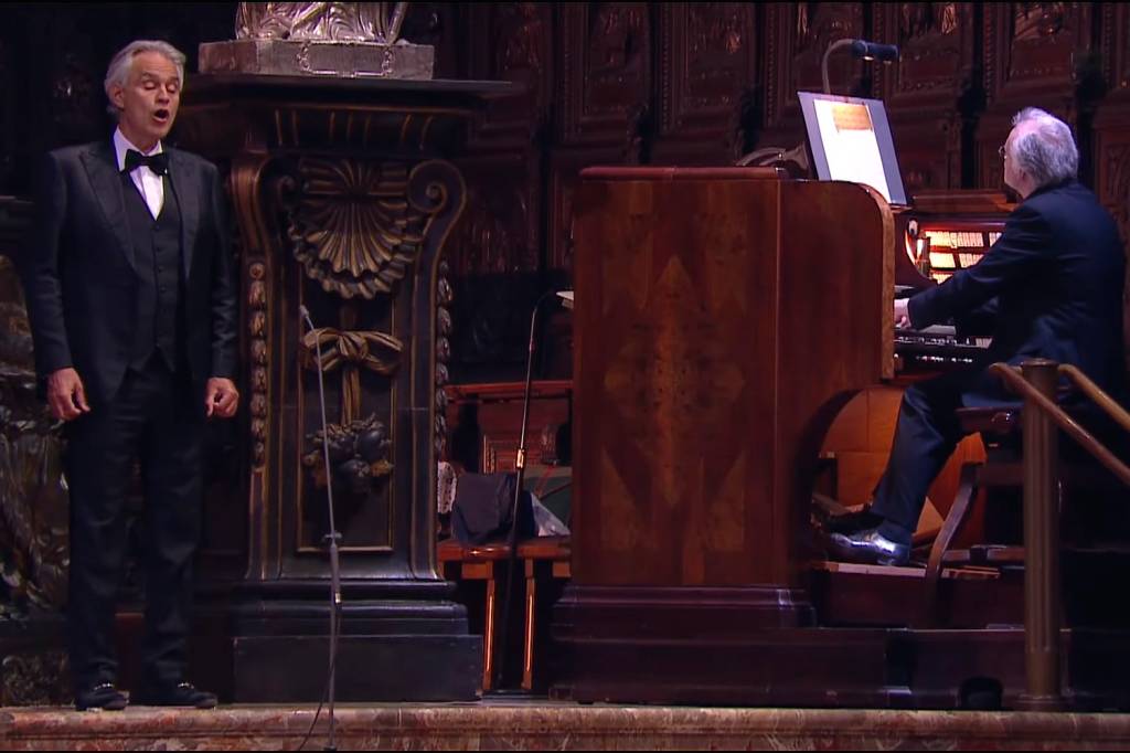 Andrea Bocelli mostra força da combinação de arte e fé nas redes