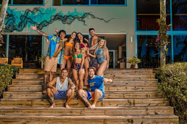 Design sem nome – 2020-04-27T155610.312 Elenco de 'Soltos em Floripa' o reality show foi obrigado a apagar dois episódios da Amazon Prime Video