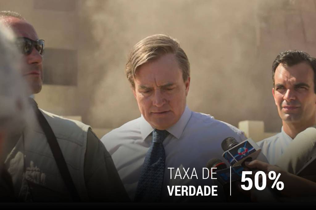 sérgio_04 Paul Bremer (Bradley Whitford) em conversa com repórteres no local do bombardeio
