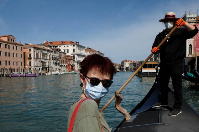 Gôndolas em Veneza retomam serviços após relaxamento das medidas de isolamento social na Itália - 18/05/2020 Gôndolas em Veneza retomam serviços após relaxamento das medidas de isolamento social na Itália - 18/05/2020