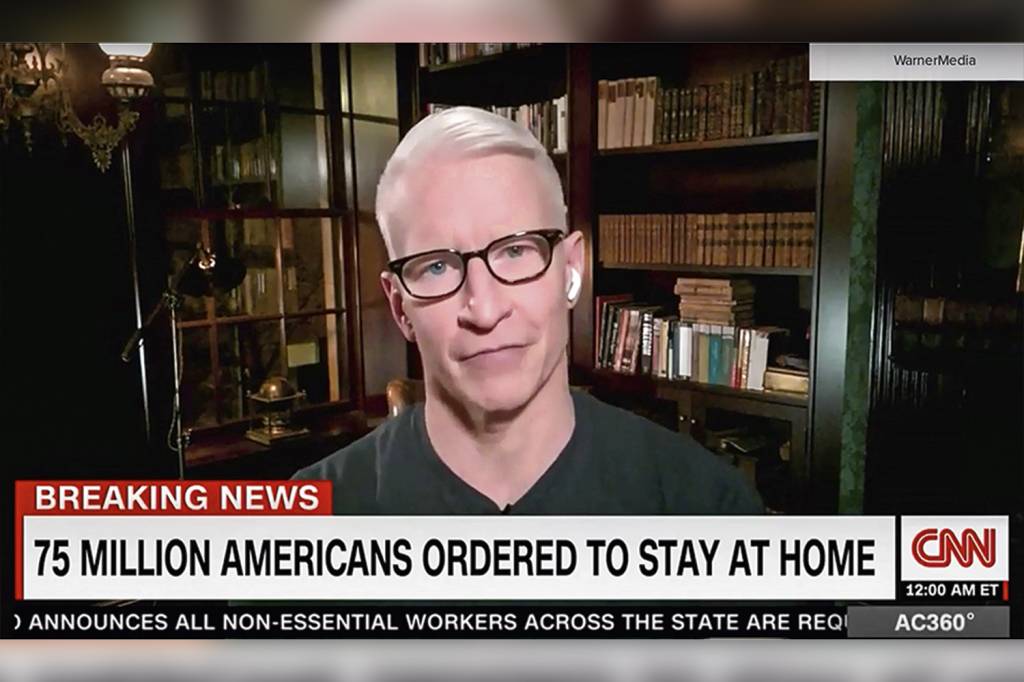 A estante de livros virou a decoração preferida para as videoconferências