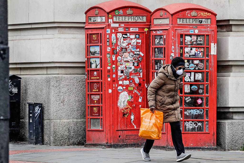 APTOPIX Virus Outbreak Britain NA MIRA DO VÍRUS - Londres: a Covid-19 mata quatro vezes mais negros