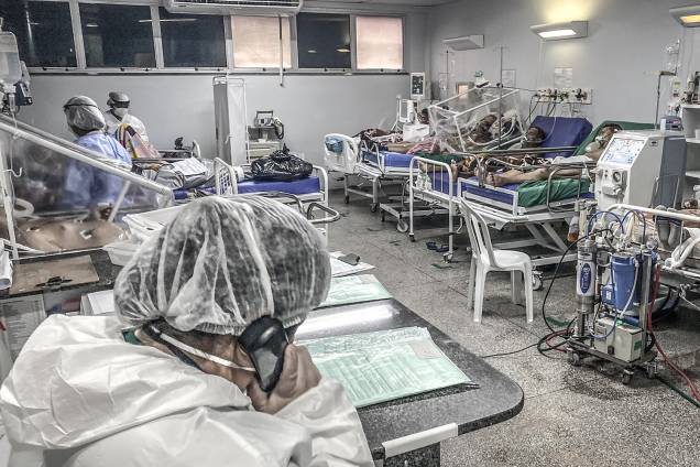 Pacientes na sala semi-intensiva do Hospital e Pronto-Socorro Platão Araújo, em Manaus Pacientes na sala semi-intensiva do Hospital e Pronto-Socorro Platão Araújo, em Manaus