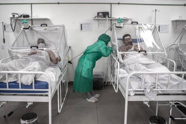 Batizada de Cápsula Vanessa, a estrutura de plástico em volta dos pacientes é uma tecnologia que foi desenvolvida em Manaus Batizada de Cápsula Vanessa, a estrutura de plástico em volta dos pacientes é uma tecnologia que foi desenvolvida em Manaus
