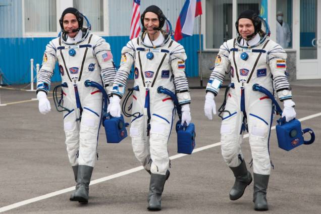 Na Rússia, o traje dos cosmonautas até hoje se assemelham àqueles usados no auge da Corrida Espacial Na Rússia, o traje dos cosmonautas até hoje se assemelham àqueles usados no auge da Corrida Espacial