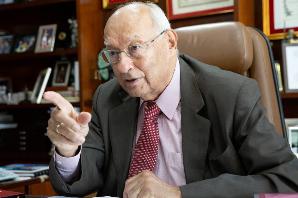 Os limites de Bolsonaro com as Forças Armadas, segundo Ives Gandra Martins