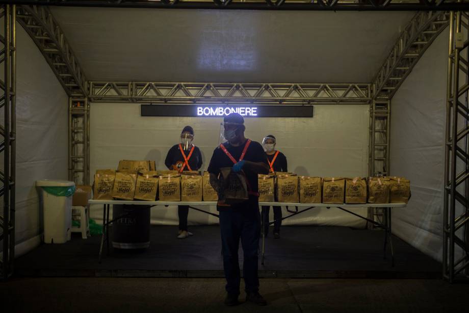 Uma bomboniere instalada no Memorial da América Latina fica responsável pelo "kit alimentação" para ser entregue ao público