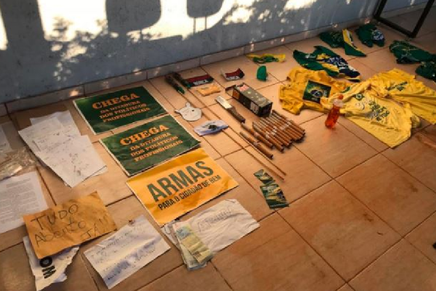 Polícia faz buscas em chácara do grupo ‘300 do Brasil’ Polícia faz buscas em chácara do grupo '300 do Brasil'