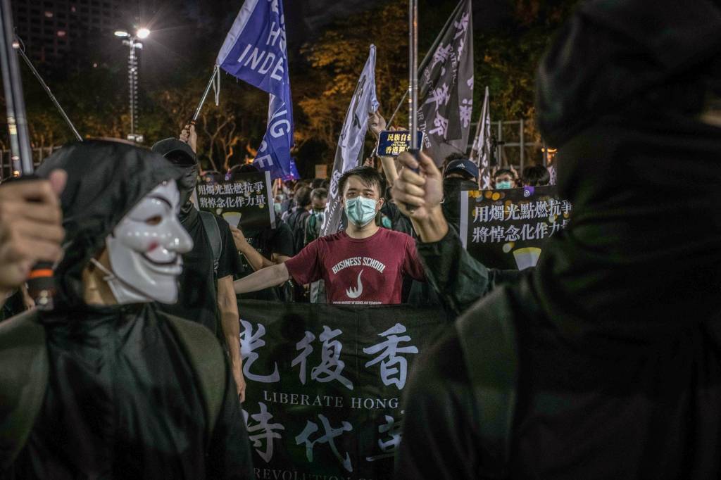Tribunal de Hong Kong proíbe hino de protesto contra a China