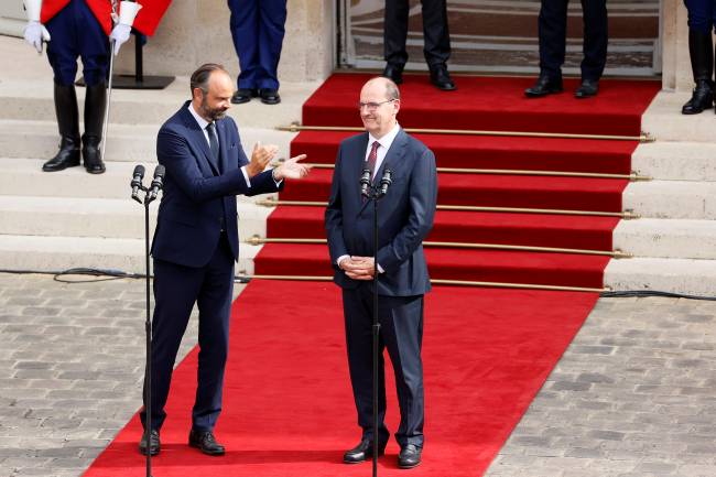 Handover ceremony between outgoing PM Edouard Philippe and newly-appointed PM Jean Castex Handover ceremony between outgoing PM Edouard Philippe and newly-appointed PM Jean Castex
