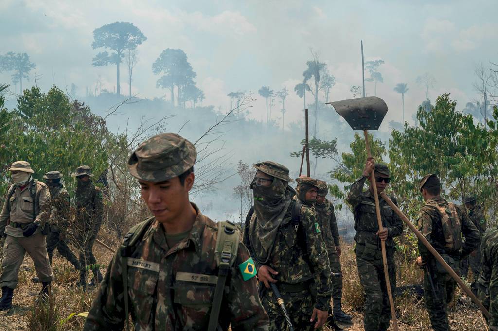 Brazil Amazon Fires Há três décadas o Legislativo evita decidir sobre os fundamentos do controle militar pelo poder civil —