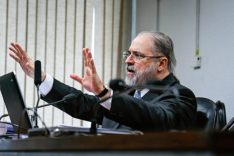 Covid-19: Procurador Geral da República só enxerga o que quer