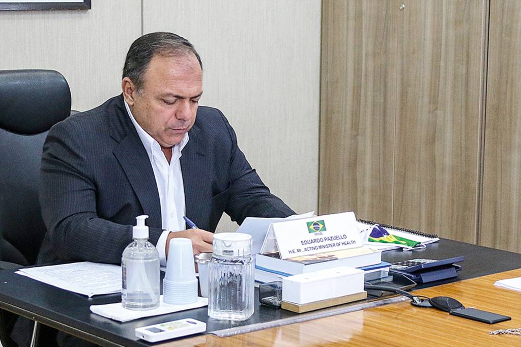 Pazuello dá sinal de mais problemas do que soluções na questão das vacinas