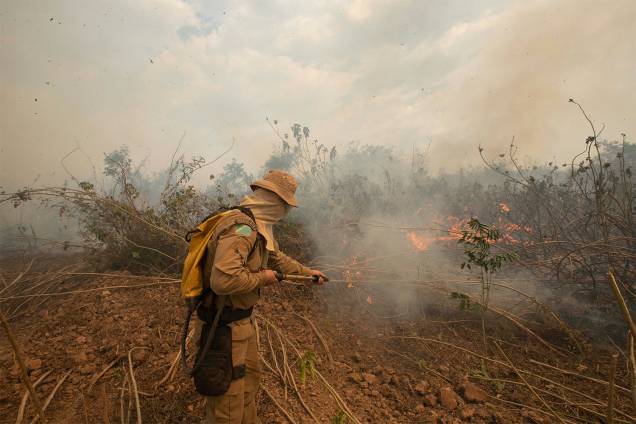 Homens da Operação Pantanal 2 combatem o fogo no Pantanal Homens da Operação Pantanal 2 combatem o fogo no Pantanal