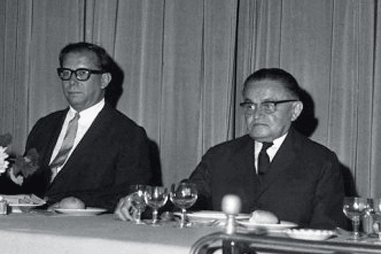 AG-OGLOBO-57567318_Rio-de-Janeiro-RJ-17-04-1967Roberto-Campos-economistaHomenagem-ao-Ex-Ministro-Roberto-.jpg AG-OGLOBO-57567318_Rio-de-Janeiro-RJ-17-04-1967Roberto-Campos-economistaHomenagem-ao-Ex-Ministro-Roberto-.jpg