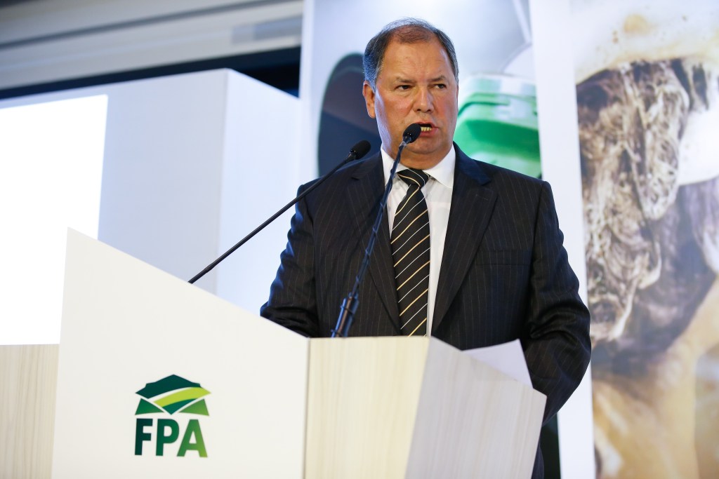 MDB lança projeto para 2026 como alternativa à polarização política