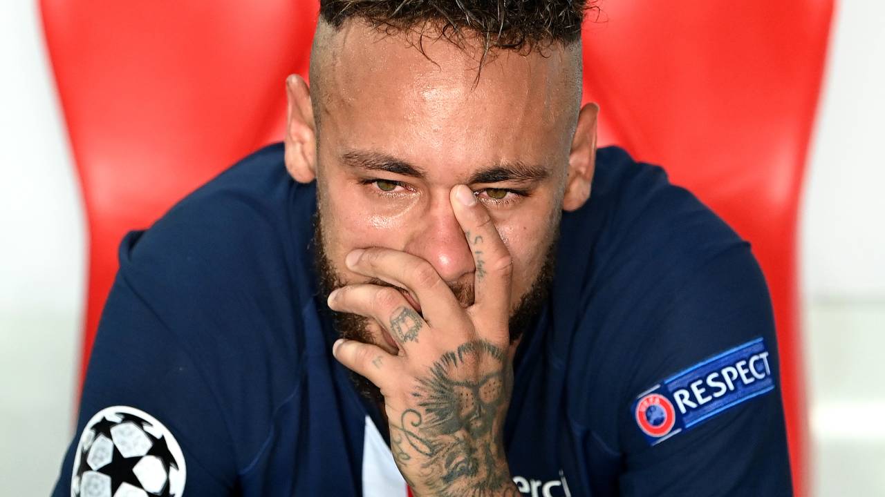 Neymar não conteve as lágrimas após derrota para o Bayern de Munique