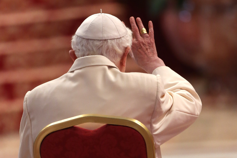Bento XVI pede perdão por abusos, mas nega qualquer irregularidade