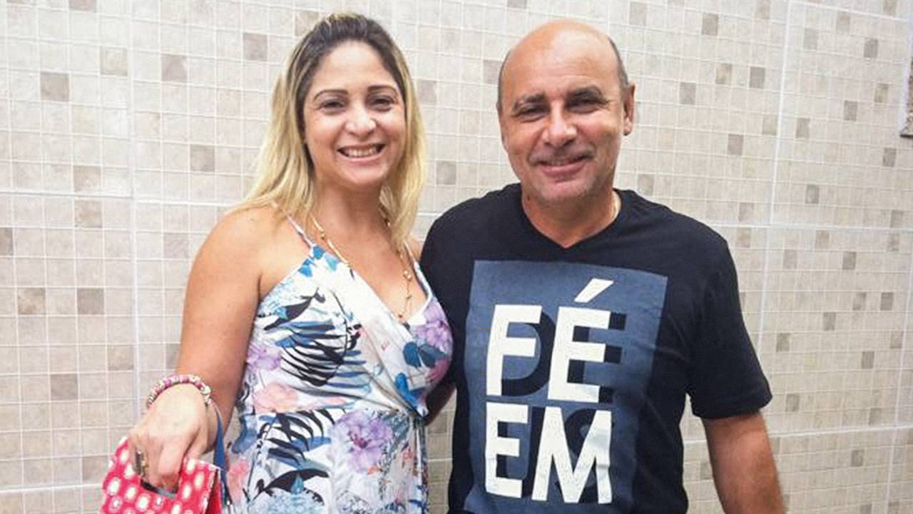 Queiroz e a esposa Márcia Aguiar