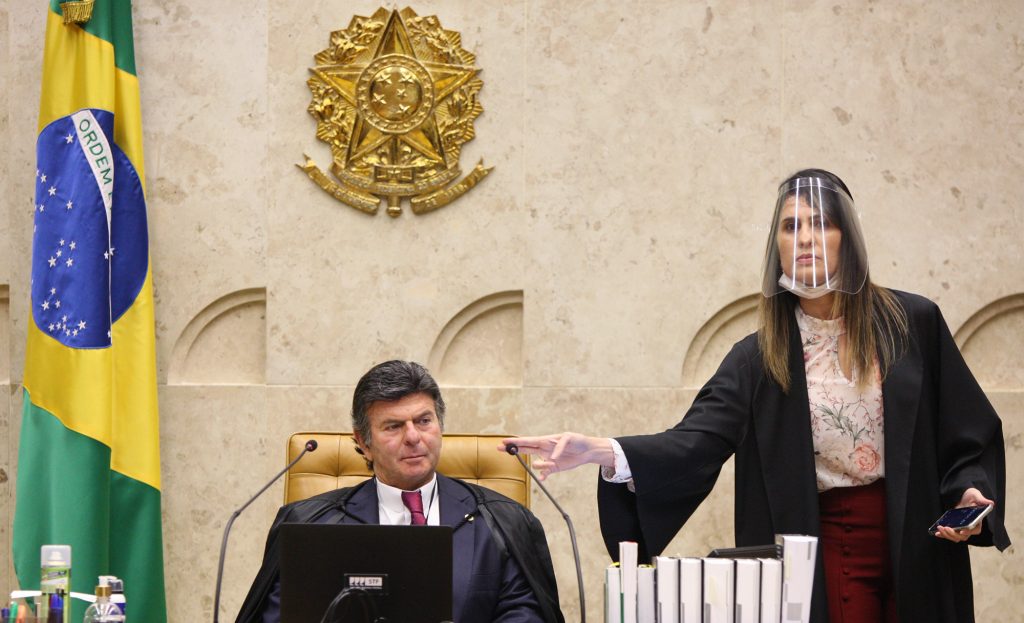 O monge, o Executivo, o Legislativo e o Judiciário