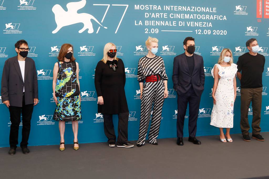 Juryy Team – The 77th Venice Film Festival Nicola Lagioia, Joanna Hogg, Veronika Franz, Cate Blanchett, Matt Dillon, Ludivine Sagnier e Christian Petzold durante fotos no no Palazzo del Casino, em Veneza -