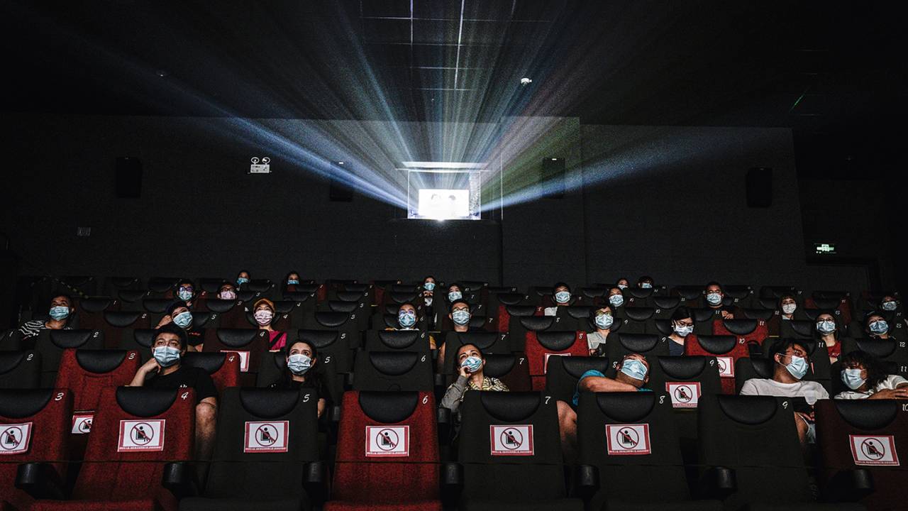 EM CARTAZ - Sala de cinema reaberta em Wuhan, na China: esperanças e desafios da necessária flexibilização -