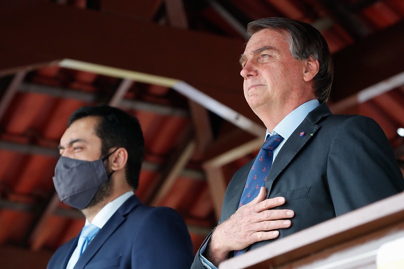 Governador interino do Rio, Cláudio Castro, à direita, e o presidente Jair Bolsonaro