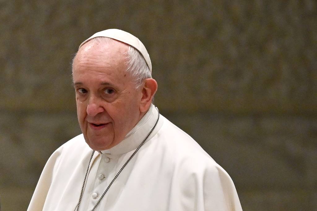 Papa Francisco pede compartilhamento de vacinas com países pobres
