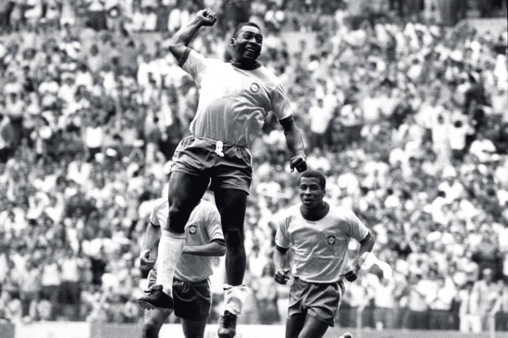 1Pele soco no ar Copa 1970.jpg Pelé imortalizou o soco no ar a cada comemoração de gol -