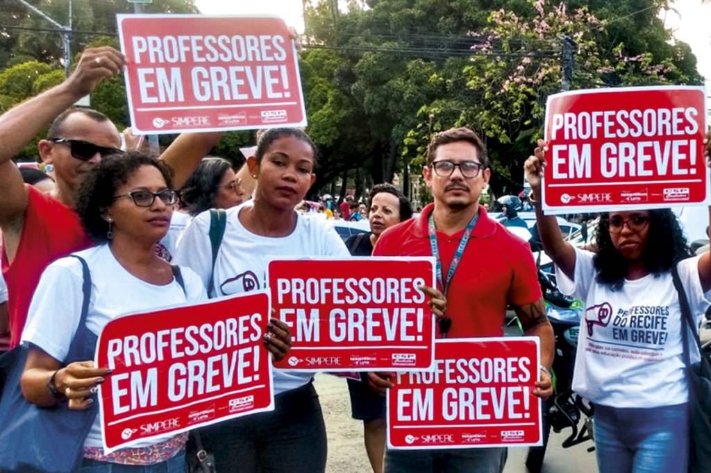 GREVE-PROFESSORES-RECIFE_2020-1.jpg PRESSÃO - Recife: professores municipais fazem greve por melhoria salarial -