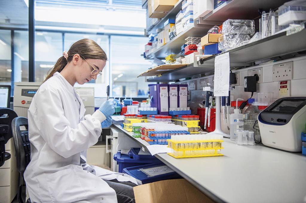 000_8VQ6BA.jpg PROMISSORA - AstraZeneca: os testes devem ser finalizados no início de 2021 -