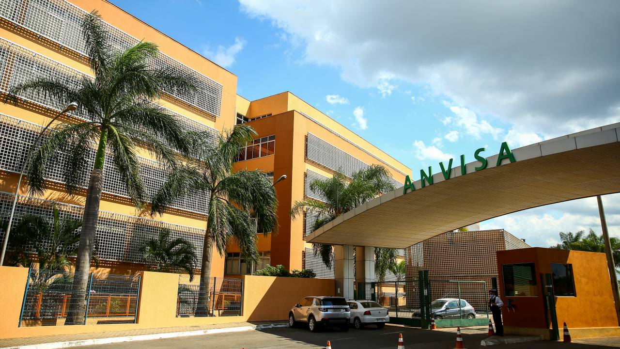 Fachada do edifício sede da Agência Nacional de Vigilância Sanitária (Anvisa).