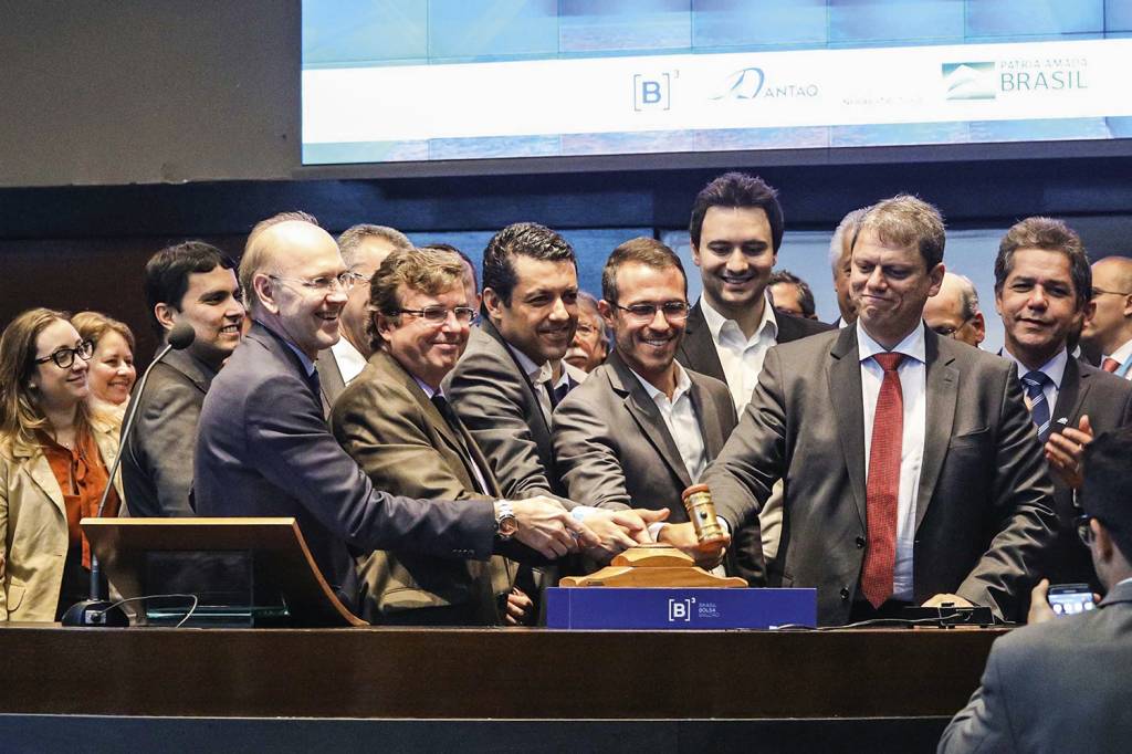 20190405120553689_6.jpg MENOS É MAIS - Leilão de estatal: o governo quer vender pelo menos quatro grandes -