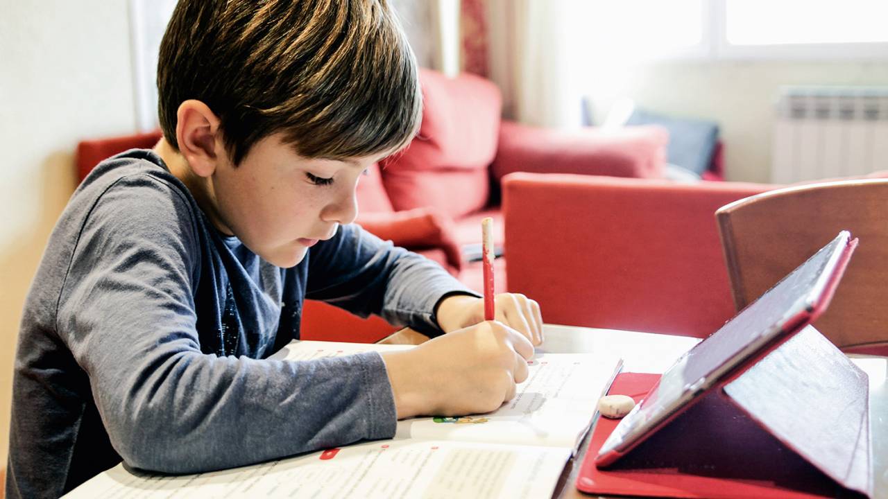 ALIADO - O avanço digital levou a escola à casa das crianças: dar acesso a todas é uma poderosa ferramenta de inclusão -