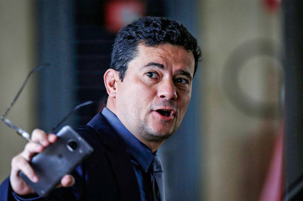 Brazilian judge Sergio Moro arrives for a meeting with President-elect Jair Bolsonaro at the transition government building in Brasilia DESIDRATAÇÃO - Sergio Moro: em baixa após deixar o governo -