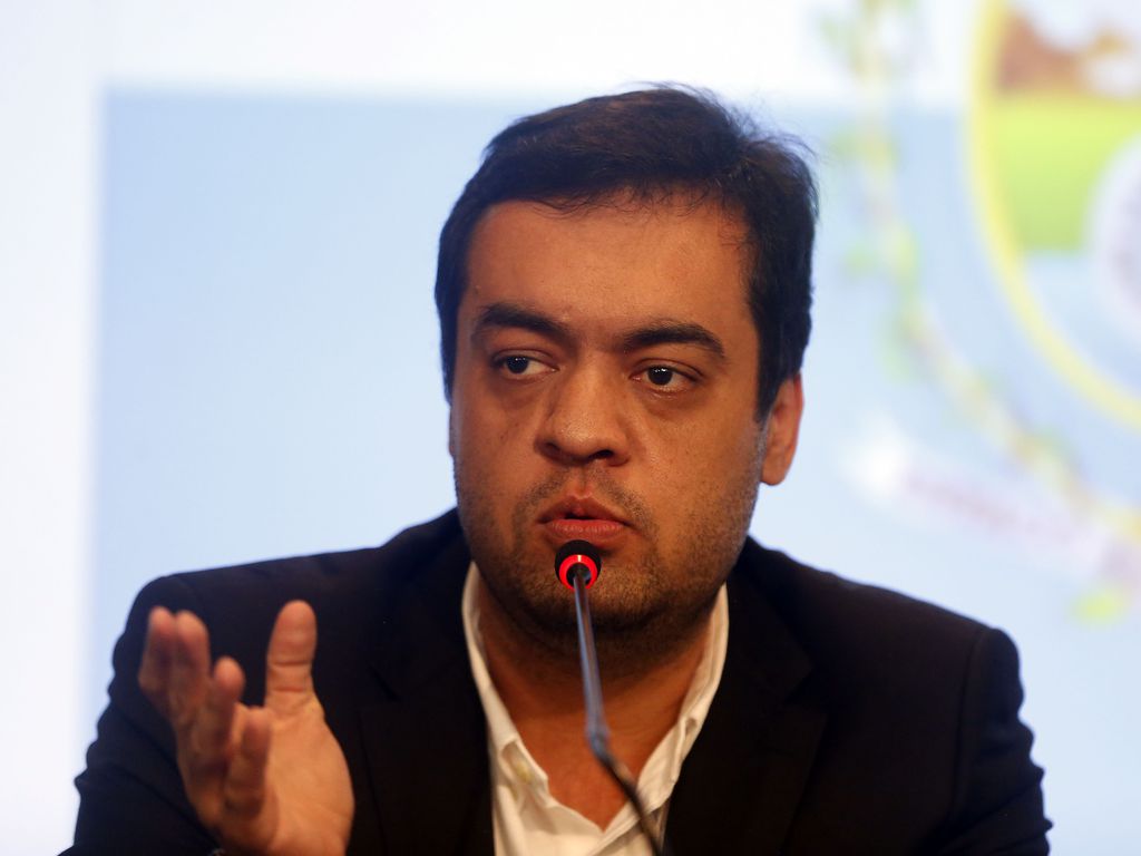 Pressionado por metas fiscais, Castro gastará até R$ 100 milhões em obras