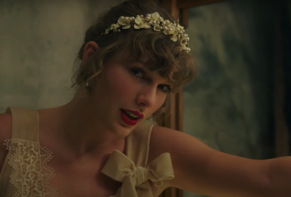 Taylor Swift vestida de noiva em cena do clipe de 'Willow'