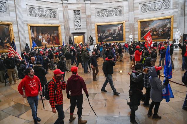 Apoiadores de Donald Trump invadem o Capitólio, nos EUA - Apoiadores de Donald Trump invadem o Capitólio, nos EUA -