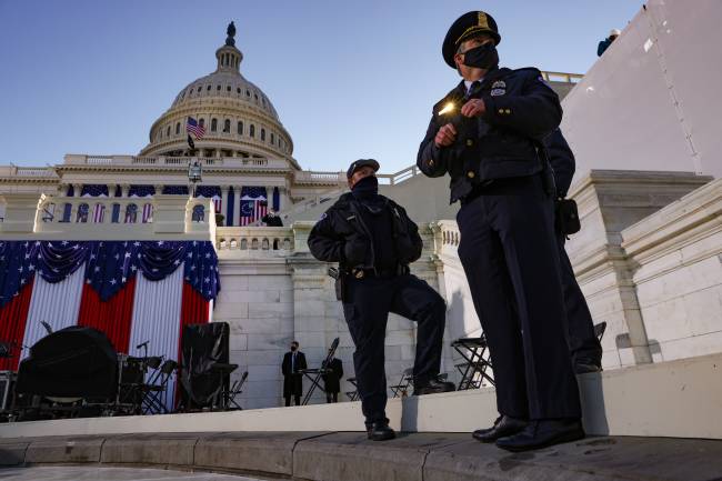 Joe Biden Sworn In As 46th President Of The United States At U.S. Capitol Inauguration Ceremony Polícia do Capitólio se prepara para posse de Joe Biden - 20/01/2020