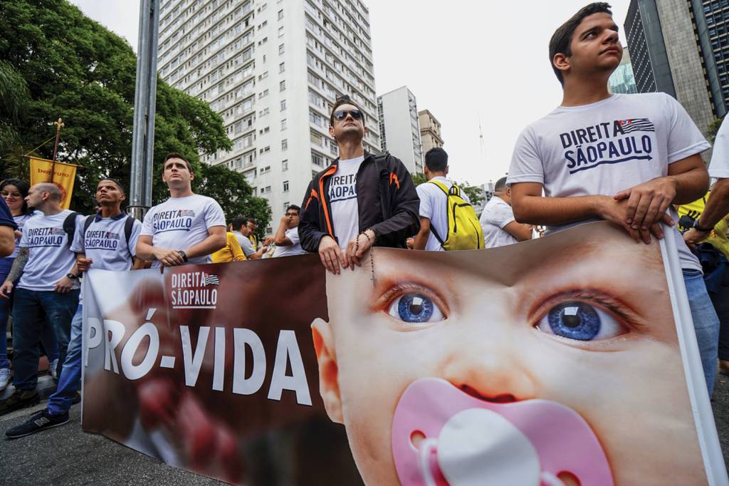 Protesto contraaliberação do aborto na avenida Paulista, em SP REAÇÃO - Ato contra o aborto em São Paulo: a pressão conservadora tem ameaçado direitos conquistados pelas mulheres -