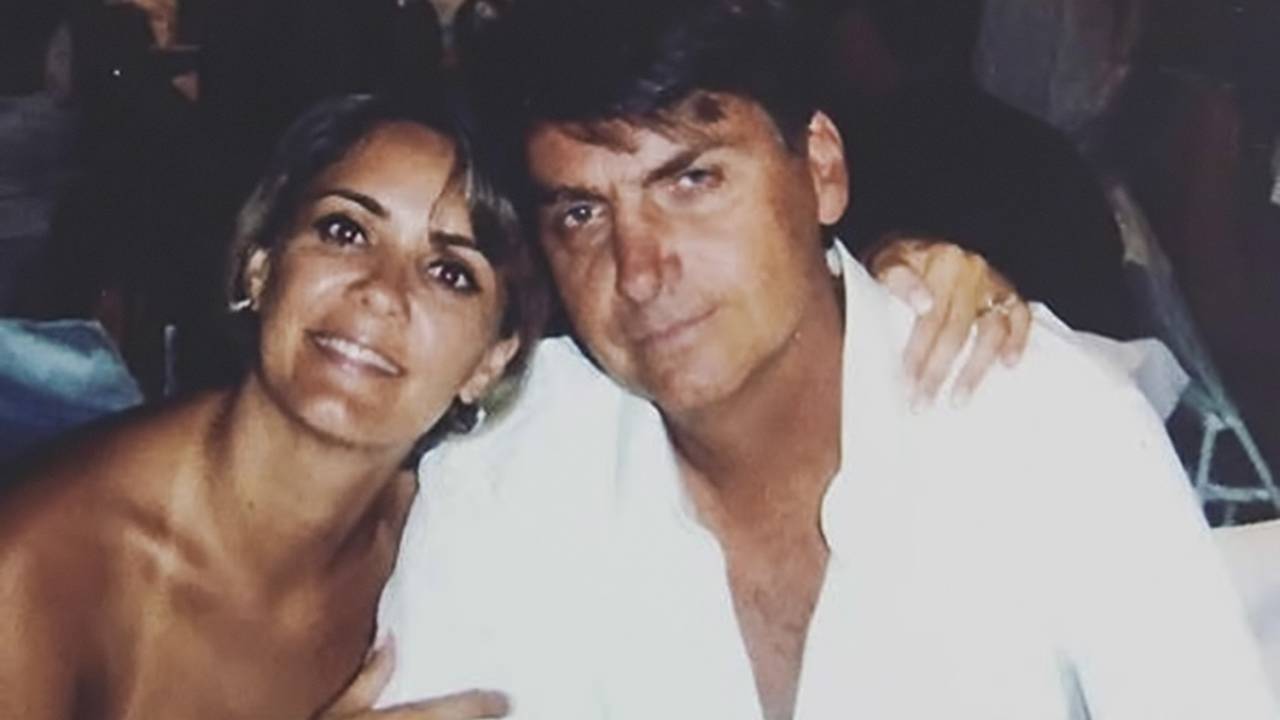 LIVRO - Cristina e Bolsonaro: ela promete revelações sobre a vida do casal -