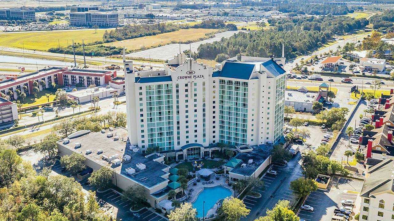 À VENDA - O Crowne Plaza, em Orlando: avaliado em 30 milhões de dólares, ele pode ir a leilão em breve -