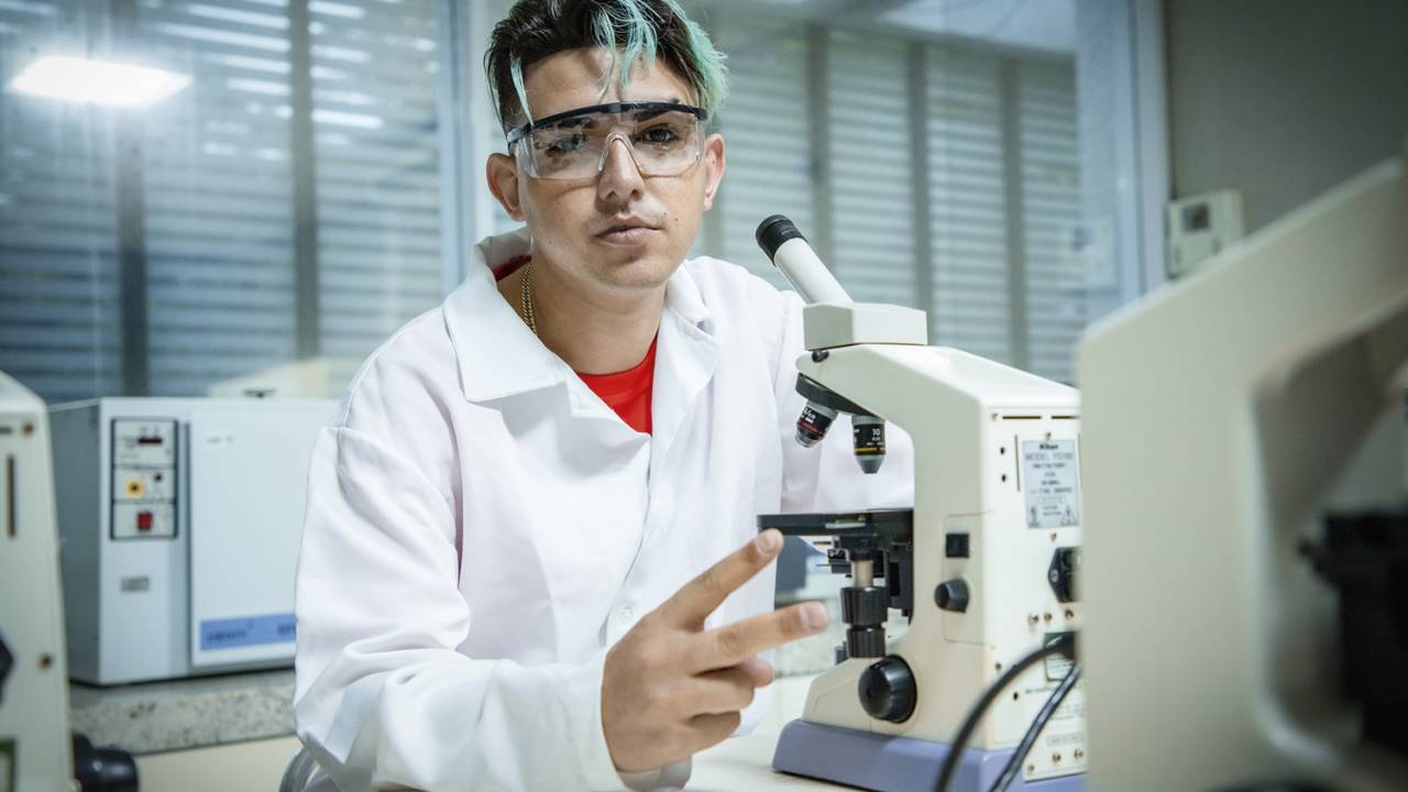 CONSCIENTIZAÇÃO - MC Fioti, no clipe: “Não me intrometo em política. Se a vacina vai salvar vidas, temos de tomar” -
