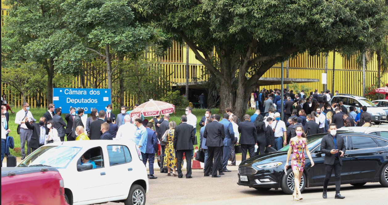 Fila para entrar na Câmara