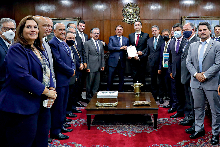 23/02/2021 Entrega de medida provisória para capitalização da DEPOIS DO ERRO - Bolsonaro no Congresso: o presidente levou plano de privatização da Eletrobras e Correios -