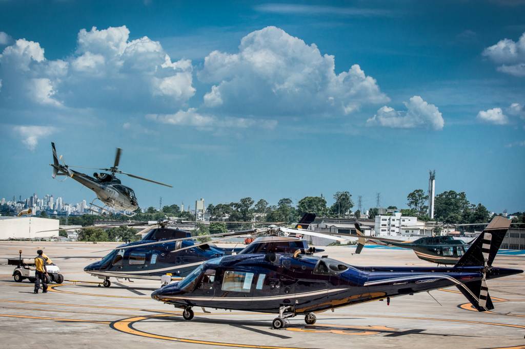 Hangar para helicópteros da empresa HBR Aviação. Helicópteros
