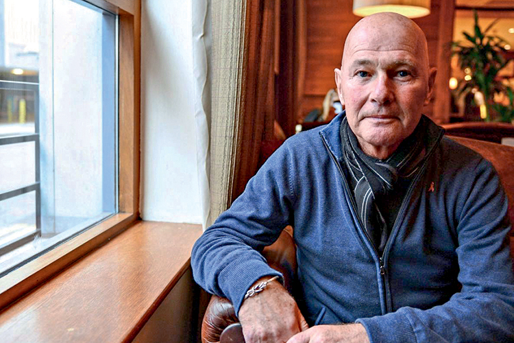 Bernard Lynch-2019-11 (1).jpg GRUPOS DE APOIO - O irlandês Bernárd Lynch, suspenso nos anos 1980, que presta suporte à comunidade LGBT: “Fui removido da minha paróquia e deixei de receber auxílio financeiro. Mas continuo atuando como padre” -