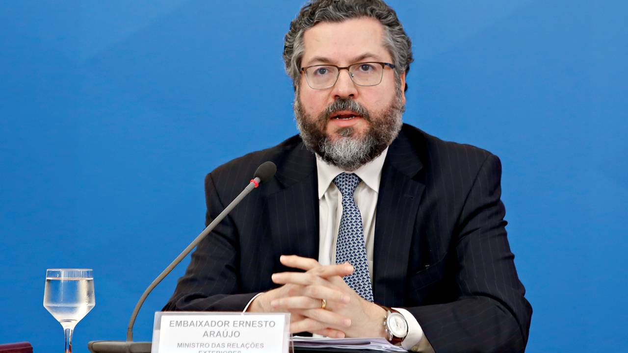 Ernesto Araújo presta depoimento à CPI da Pandemia nesta terça-feira