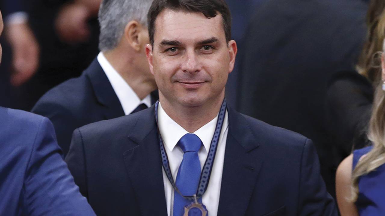 STJ se prepara para enterrar de vez investigações contra Flávio Bolsonaro